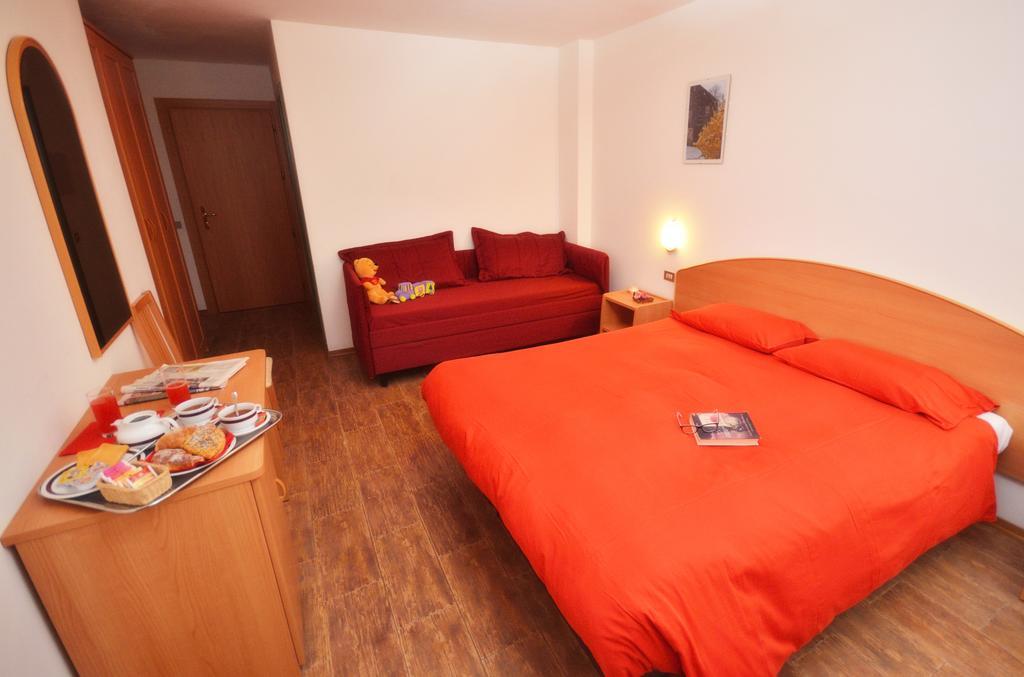 Albergo Sporting Peio Fonti Bagian luar foto